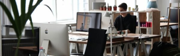 banner-about-lab-office AirTag